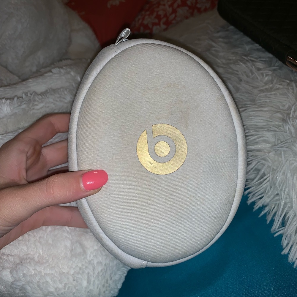 Beats 2.0 Wireless Headphones Gold